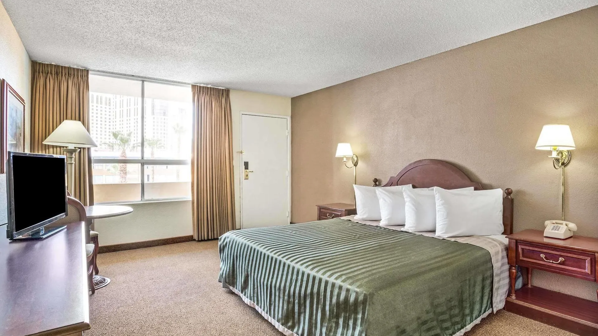 Travelodge By Wyndham Las Vegas Center Strip 2*,